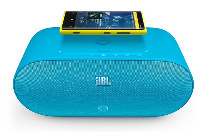 Музыкальная колонка JBL для Lumia 920 с поддержкой NFC и беспроводной зарядкой