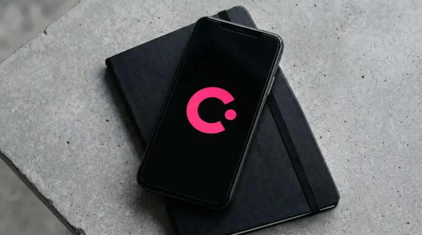 Google случайно опубликовала экспериментальный ИИ-ассистент COSMO в Play Store