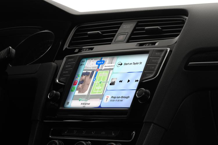 CarPlay в iOS 27 получит поддержку просмотра видео на экране автомобиля